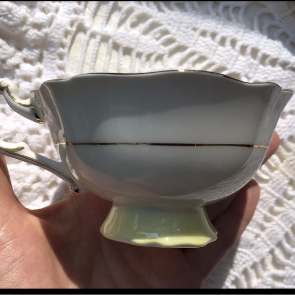 1930s Vintage PARAGON Teacup and Saucer Set - Picture 5 of 8